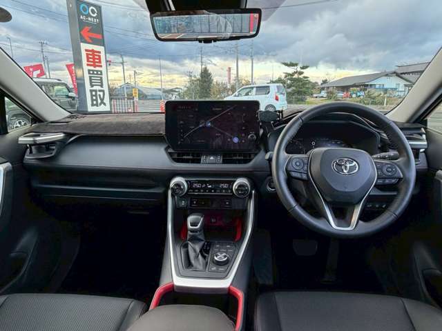 【整備工場完備】ご安心してお乗り頂くため環境を整えております。お車の定期メンテナンスの他、車検やタイヤ交換などもお任せください！