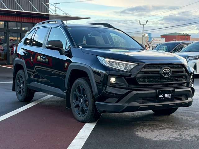 働いているスタッフは、中古車販売に携わってきたスタッフばかりなので車の知識やアドバイスはお任せください。「買ってよかった」「乗って楽しい」と思える一台のご提供をお約束します！