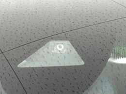 【ホンダセンシング】走行中に前方の車両等を認識し、衝突しそうな時は警報とブレーキで衝突回避と被害軽減をアシスト。より安全にドライブをお楽しみいただけます。