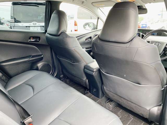 高年式車なのでシート汚れ、スレ無し♪