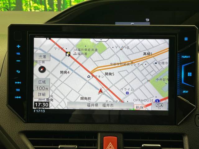 【問合せ：0776-53-4907】【10型ナビゲーション】目的地までしっかり案内してくれる使いやすいナビ。Bluetooth接続すればお持ちのスマホやMP3プレイヤーの音楽を再生可能！