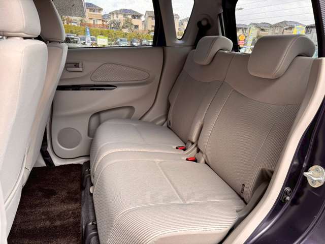 後席の膝元の広さは必見です！！是非、現車で確認して下さい☆