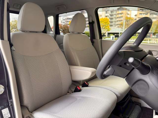 ゆったりとした運転席廻りです。