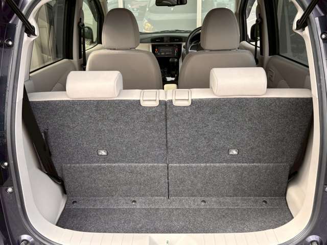 普段のお買い物や通勤、送迎等に十分な荷室スペースを確保しております。セカンドシートを倒すと、大きな荷物の積載も可能です♪