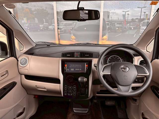 とっても視界が広くて、女性も運転しやすいお車になっております。