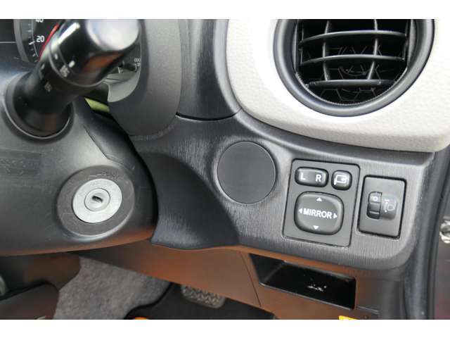 トヨタ ヴィッツ 1.3 F 4WD 2011年 8.3万キロ (北海道) AUTO