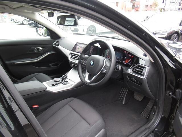 シートの良さもBMWの特徴の一つ。長年にわたるヨーロッパの椅子文化により疲労が少ないカタチ、材質、硬さなどを追求。きちんと造りこまれた椅子は運転に集中でき、座るたびにドライビングの歓びが味わえます。