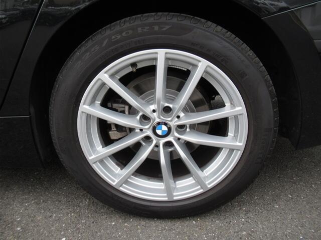 お洒落は脚元から、デザイン性の良いBMWのアロイホイールはクルマの雰囲気をよりスポーティに、よりエレガントに演出。もちろん強度も十分で安心。