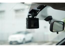 ドライブレコーダー装備☆あおり運転の厳罰化を盛り込んだ改正道路交通法が令和2年6月30日に施行されました。確かな証拠を記録する必要性があります。