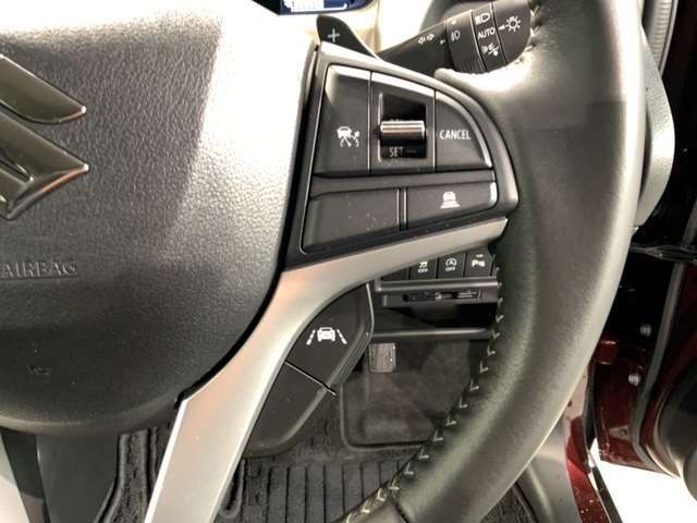 クルーズコントロールを装備しています。高速道路などで一定の速度で走ってくれるので運転が楽ですよ！速度を設定できますので、スピードの出しすぎにも注意できます。
