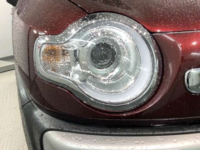 LEDヘッドライトは、点灯の瞬間から最大光量を発揮し、突然暗くなるトンネルなどでの安定感を高めます。