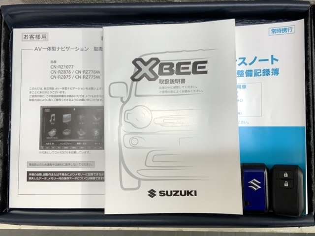 スマートキーは鍵をバッグに入れたままでもドアロックの開閉やエンジンのON・OFFができます。夜間や雨の日も鍵を探さなくて良いので便利です。