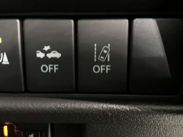 衝突被害軽減ブレーキは、不注意が原因で歩行者や車との衝突のおそれが生じた場合に、衝突回避または被害の軽減を支援します。　ついていて安心の機能ですね！