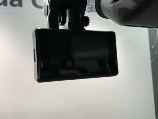 万が一の事故のときもドライブレコーダーがあると安心です。ご利用になる場合は個人情報保護の観点より新品の対応SDカードをお求め下さい。