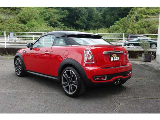 輸入車のサービスパートナーとして部品の発注から修理に関するアドバイス、専門的な知識を必要とする技術的なサポートを受けられます。