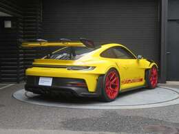 初年度登録：2023年11月28日　車検満了日：2026年11月28日　新車保証継承（初回車検迄）