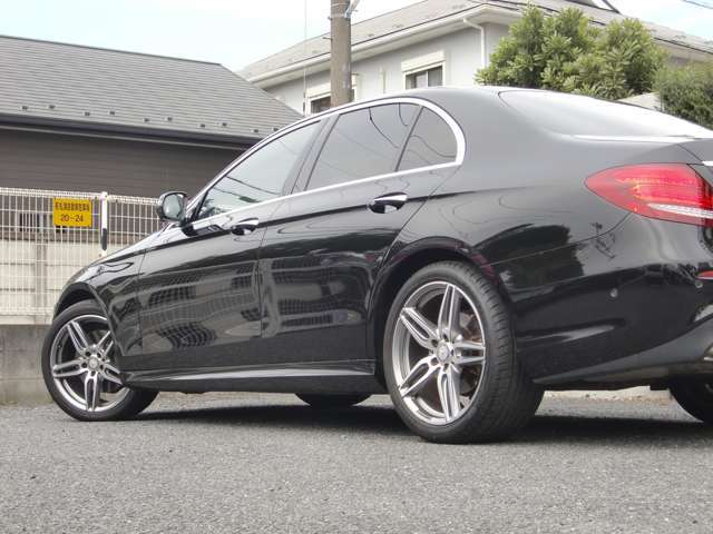 専用のスポーティーな19インチAMGスポークアルミホイールで、足元からオシャレに決まってます★