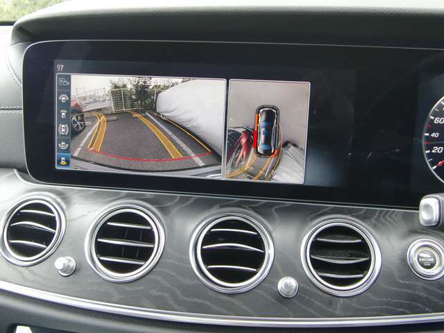 バックカメラも装備しております！ハンドルの操作角度に合わせて、ガイドラインが動く頼もしい機能もついております！