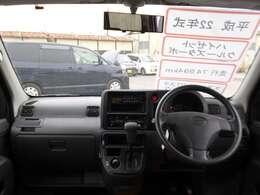 運転席・助手席にエアバッグ・もちろんABS装備です。