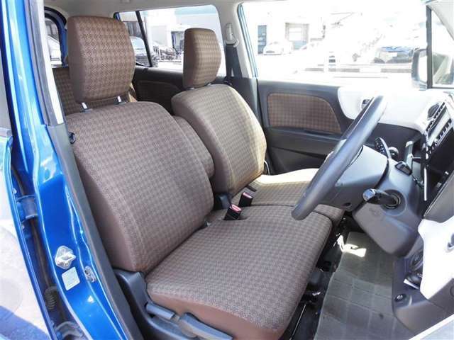 【内装】モコの車内です♪もちろん、フロアマットもついてますよ～！