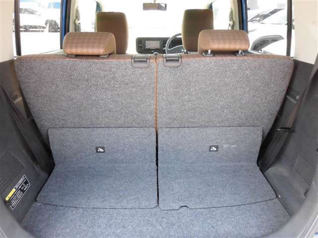 【トランク】荷物を積むのに十分な広さです！出かけ先でお土産を沢山買っても大丈夫♪