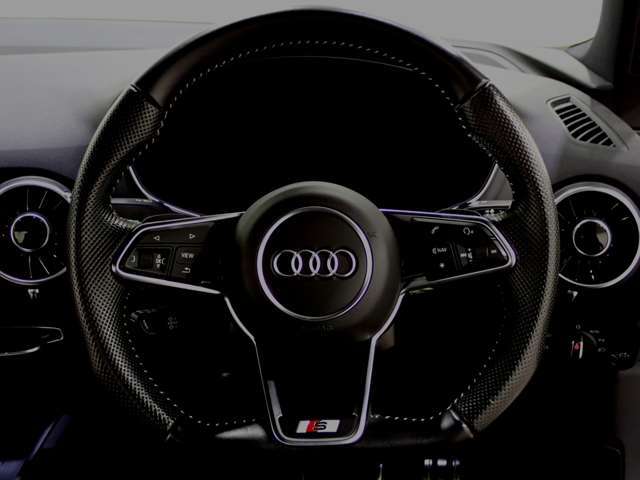 ご希望の方にはエアロパーツや足回り、電装部品の取付等、各種カスタムも承ります。お気軽にお問い合わせ下さいませ。