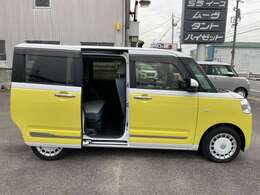 右側面からです。♪電動スライドドアで乗り降りラクラク！！電動スライドドアを開けて撮影しました。