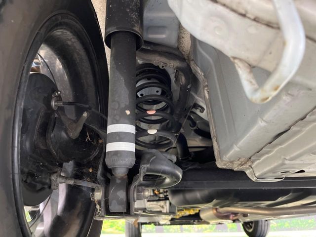 お車を安心してお乗りいただく為には、足回りの定期点検が欠かせません。サービスサポート（有償保証）では無料点検もご提供しており、安心のカーライフをお過ごしいただけるサポート体制が整っています。