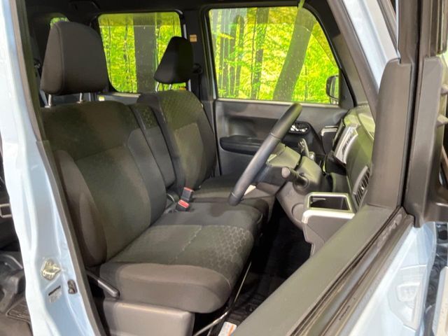 運転席シート廻りは使用感も少なく、良好な状態となっています。丁寧に使われていたことがよくわかりますね。