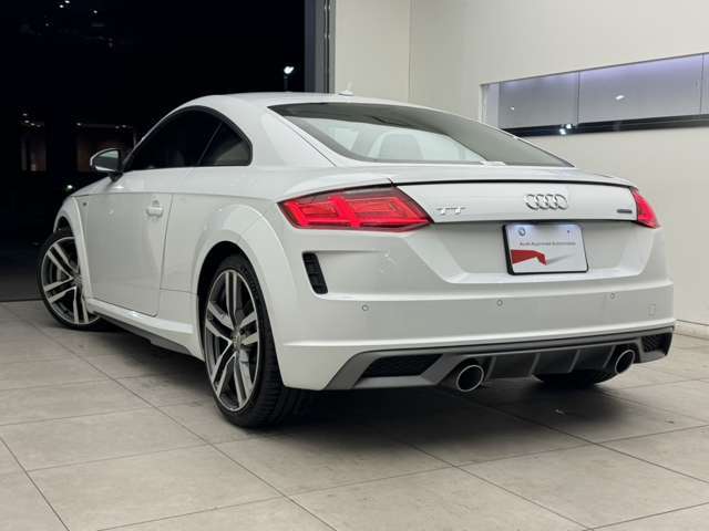 専任の研修を受け熟練したメカニックが大切にご納車整備をさせて頂きます。お客様にご満足・ご納得し、お乗り頂く為にFor Nextグループの追及は日々続きます※フリーダイヤル：0078-6002-980423