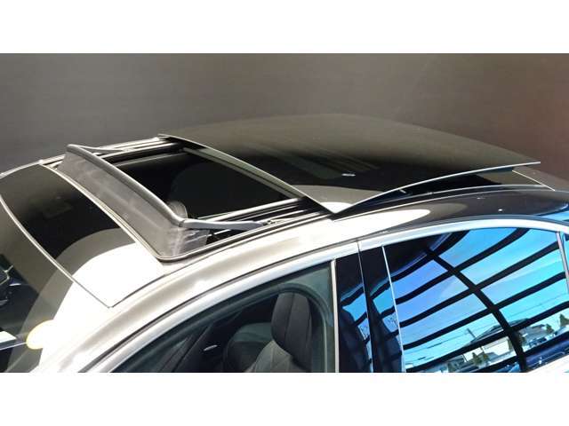新車でも、サーティファイドカーでも、メルセデスのオーナーになるということは、メルセデスならではの安心と信頼をご購入いただくということ。私たちはそう考えます。