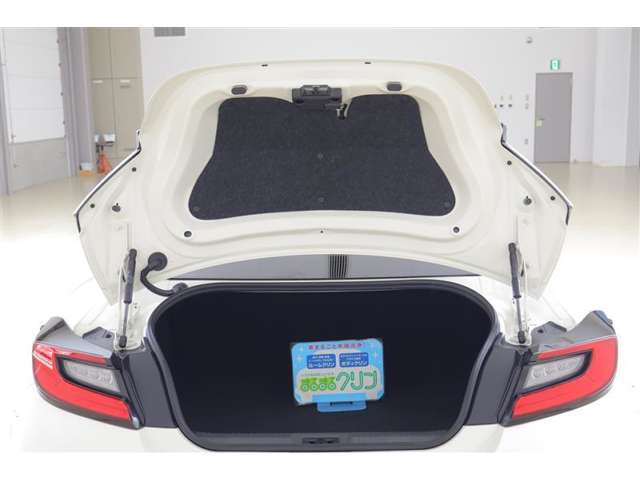 トランクも十分な広さです！