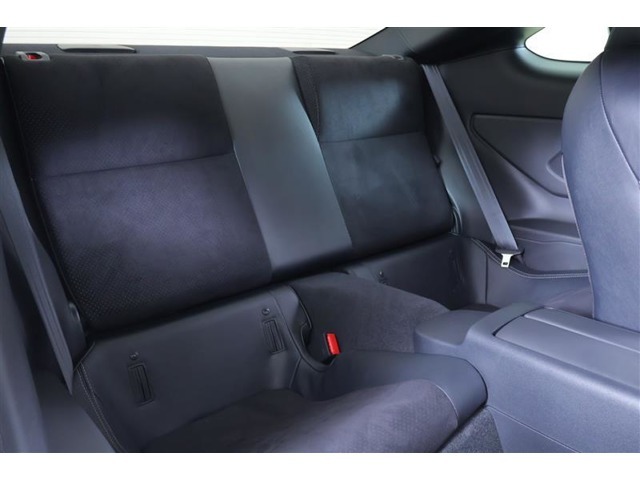 特に使用感の少ないリヤシート！ヘタリやキズ等ございません。