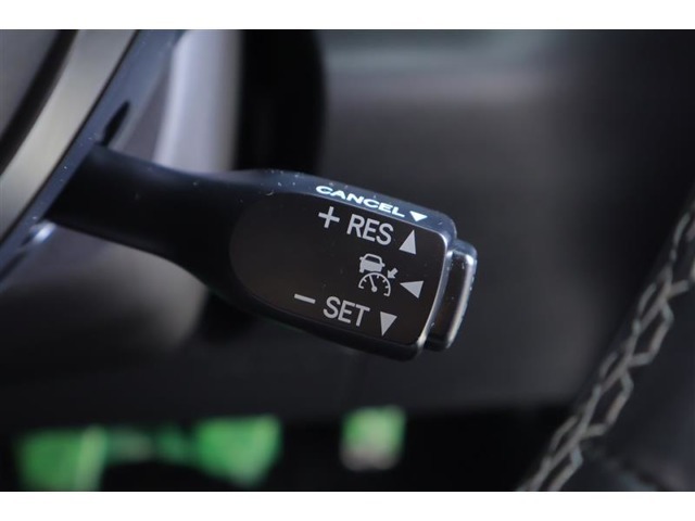 クルーズコントロール装備で高速道路での長距離移動にあると便利です。