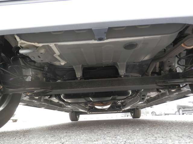 下回りもご覧の通り綺麗な状態です。もちろんご納車前に入念な点検をさせて頂きます。
