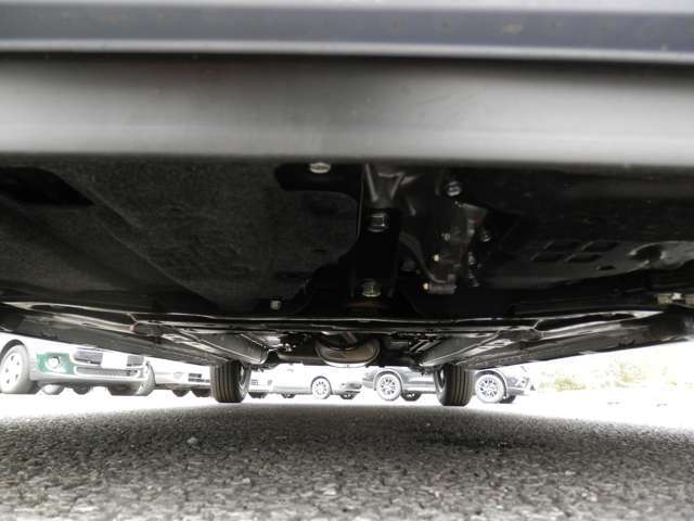 下回りもご覧の通り綺麗な状態です。もちろんご納車前に入念な点検をさせて頂きます。