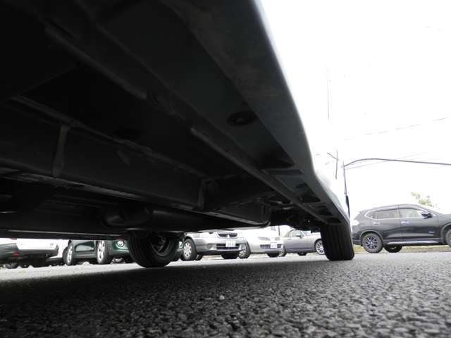 下回りもご覧の通り綺麗な状態です。もちろんご納車前に入念な点検をさせて頂きます。