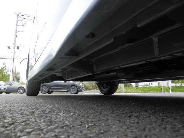 下回りもご覧の通り綺麗な状態です。もちろんご納車前に入念な点検をさせて頂きます。