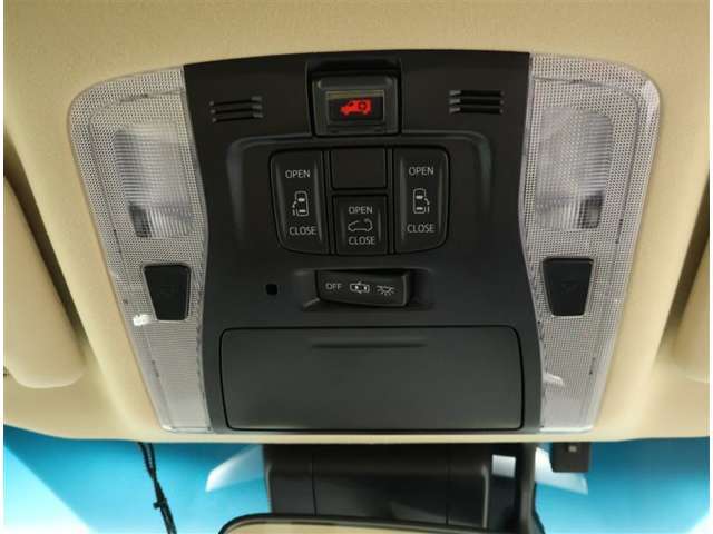 電動のスライドドアで楽々スムース！運転席からも開閉の操作もできます♪キーのスイッチひとつで自動開閉できる便利な機能もついてます♪