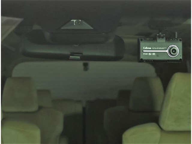 ドライブレコーダー装備：車の走行中の主に外観を中心に記録する撮影機材です！交通事故発生時の責任の所在を明確にしたり、観光等を記録するのにも役立ちます！