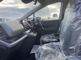 【助手席】きれいな助手席なので家族や友だちに乗ってもらっても安心です！新品のフロアマットのご注文も可能です。掲載箇所以外にご希望の写真がございましたらお気軽にお問い合わせ下さい。