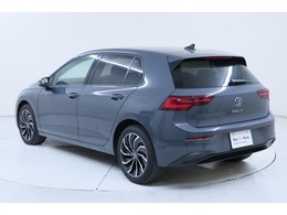 営業時間は、平日9時30分から18時00分、土日祝日9時から17時30分となります。毎週水曜日は定休日となります。