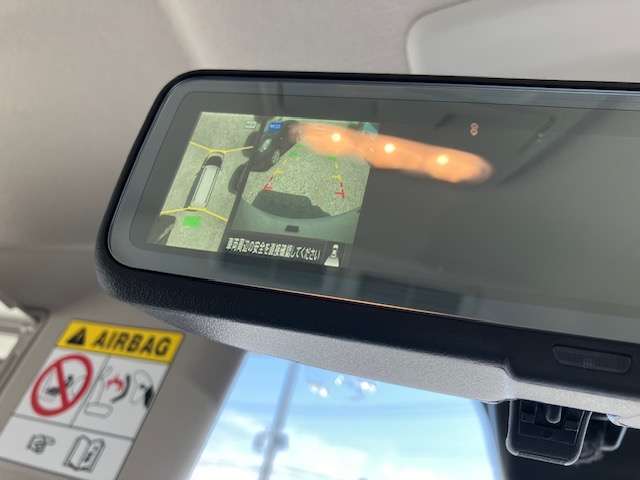 マルチアラウンドモニターの映像はルームミラーに映し出す事も出来ます