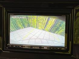 【バックカメラ】駐車時に後方がリアルタイム映像で確認できます。大型商業施設や立体駐車場での駐車時や、夜間のバック時に大活躍！運転スキルに関わらず、今や必須となった装備のひとつです！
