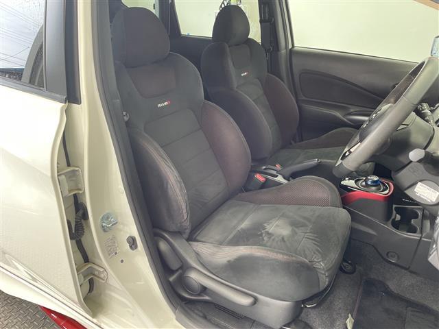 【運転席・助手席】座り心地が良いシートなので長時間の運転でも快適にお過ごしいただけます。新品のフロアマットのご注文も可能です。掲載箇所以外にご希望の写真がございましたらお気軽にお問い合わせ下さい。