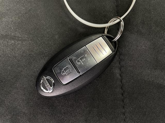 【　スマートキー　】鍵を挿さずにポケットに入れたまま鍵の開閉、エンジンの始動まで行えます。