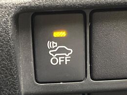 【プリクラッシュセーフティ】前方の車両等を検知し、衝突しそうな時は警報で注意を促し、ブレーキを踏む力をサポート。ブレーキを踏めなかった場合は衝突被害軽減ブレーキが作動、衝突回避をサポートします。