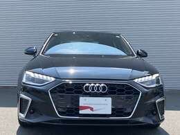 日本人デザイナーの発案によって2005年から採用されている、「シングルフレームグリル」。ひと目でAudiとわかる象徴的なデザインはAudiのブランドイメージを確立しています。