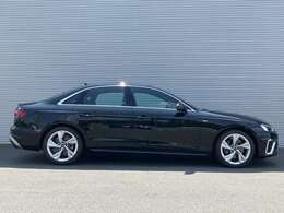 リヤサイドウインドーの後方に小さな三角形の窓を設けた「6ライトキャビン」も、機能と美しさを両立させるAudiの特徴的なデザインです。