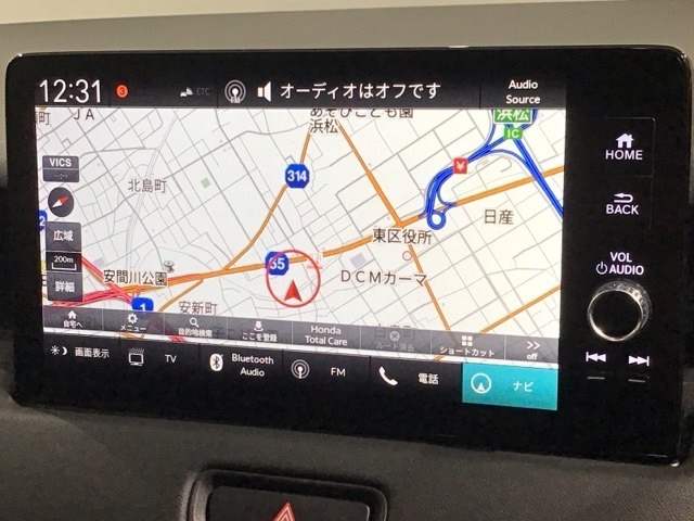 アップルカープレイ・アンドロイドオート対応純正ナビ搭載です。知らない道も安心ですね！